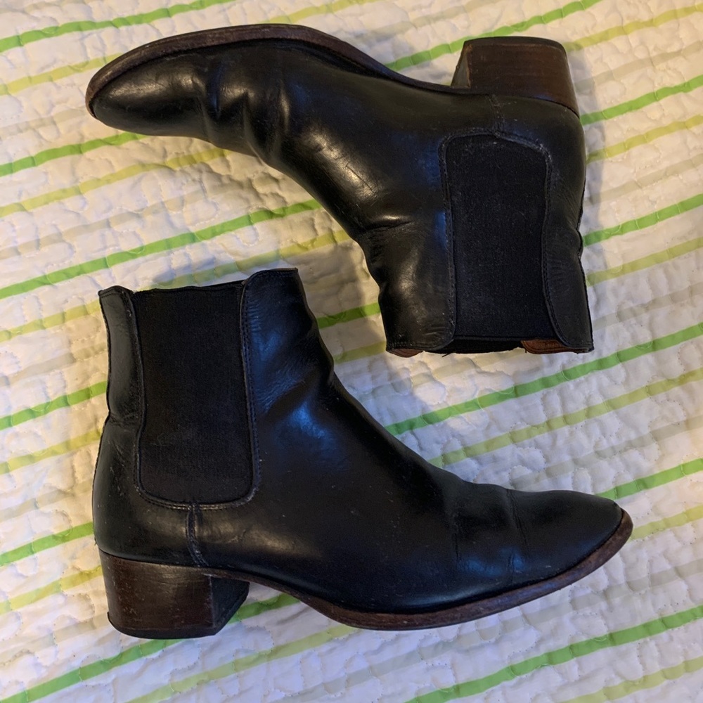 Frye Dara Chelsea Boot in Black